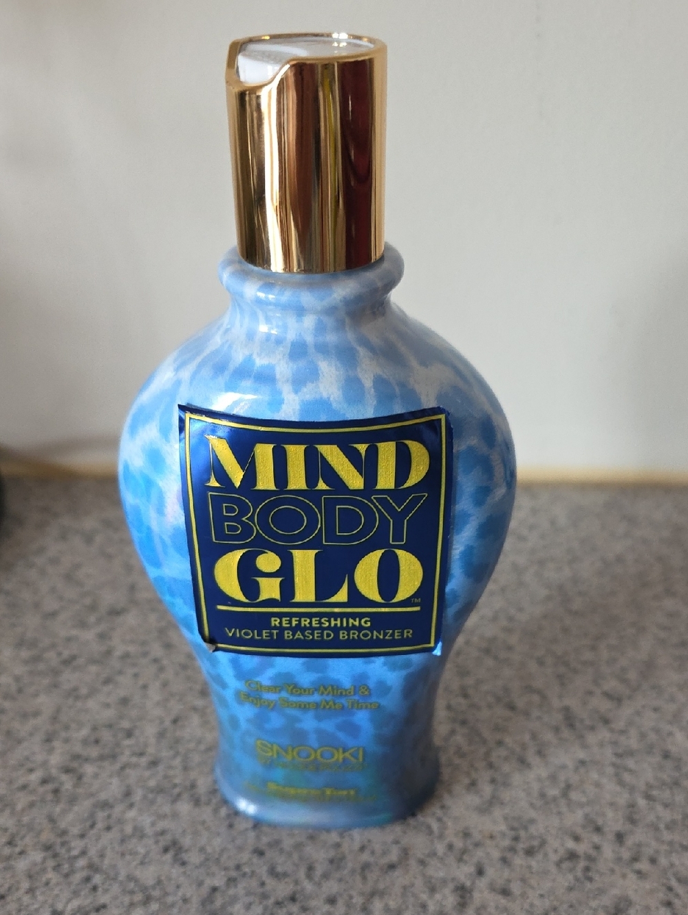 Refreshing Violet-Based Bronzer - Blue